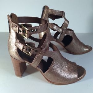 Donald J Pliner. Size 9.5 M tan color 3.5" stacked heel sandal shoe open toe